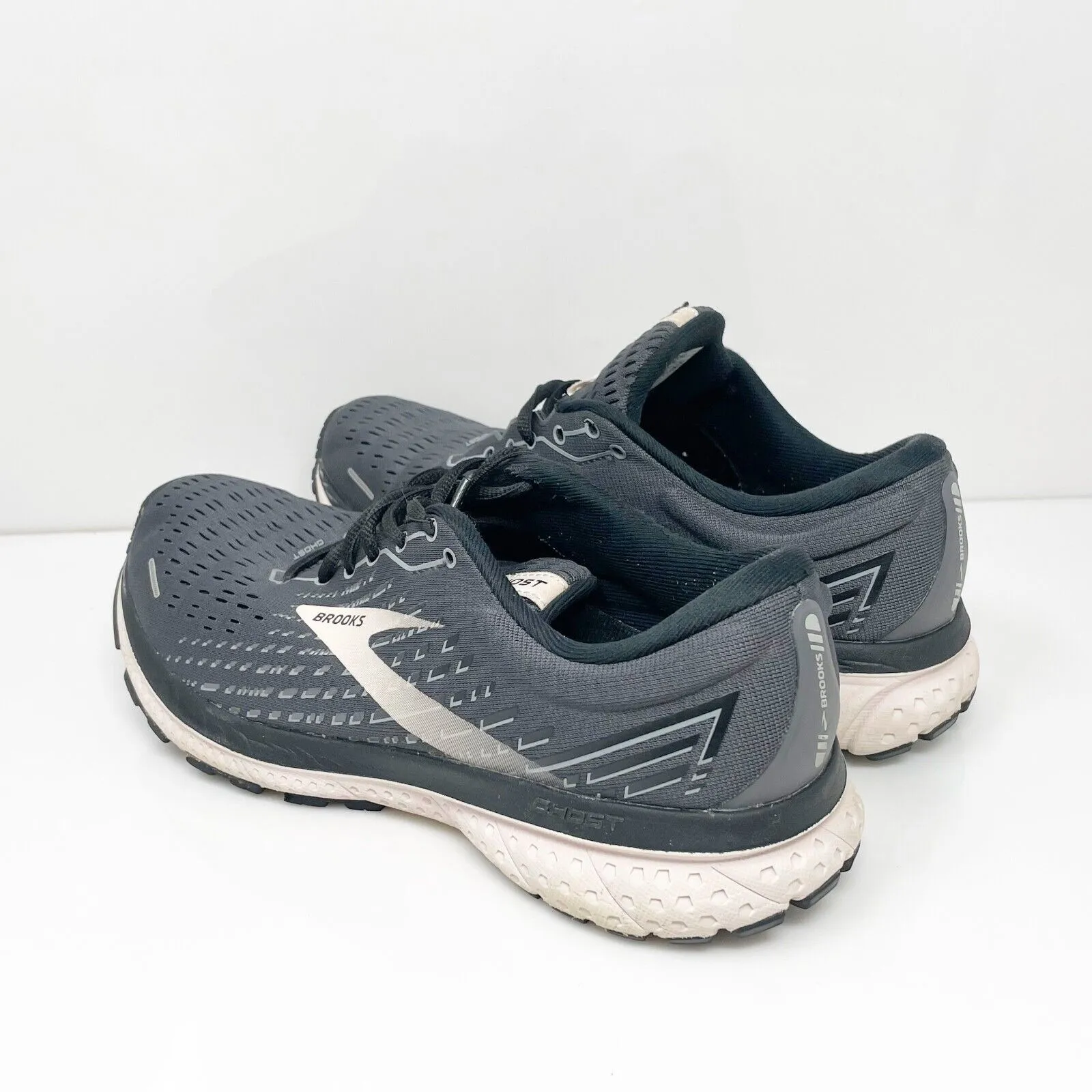 Brooks Womens Ghost 13 1203381B062 Gray Running Shoes Sneakers Size 8 B