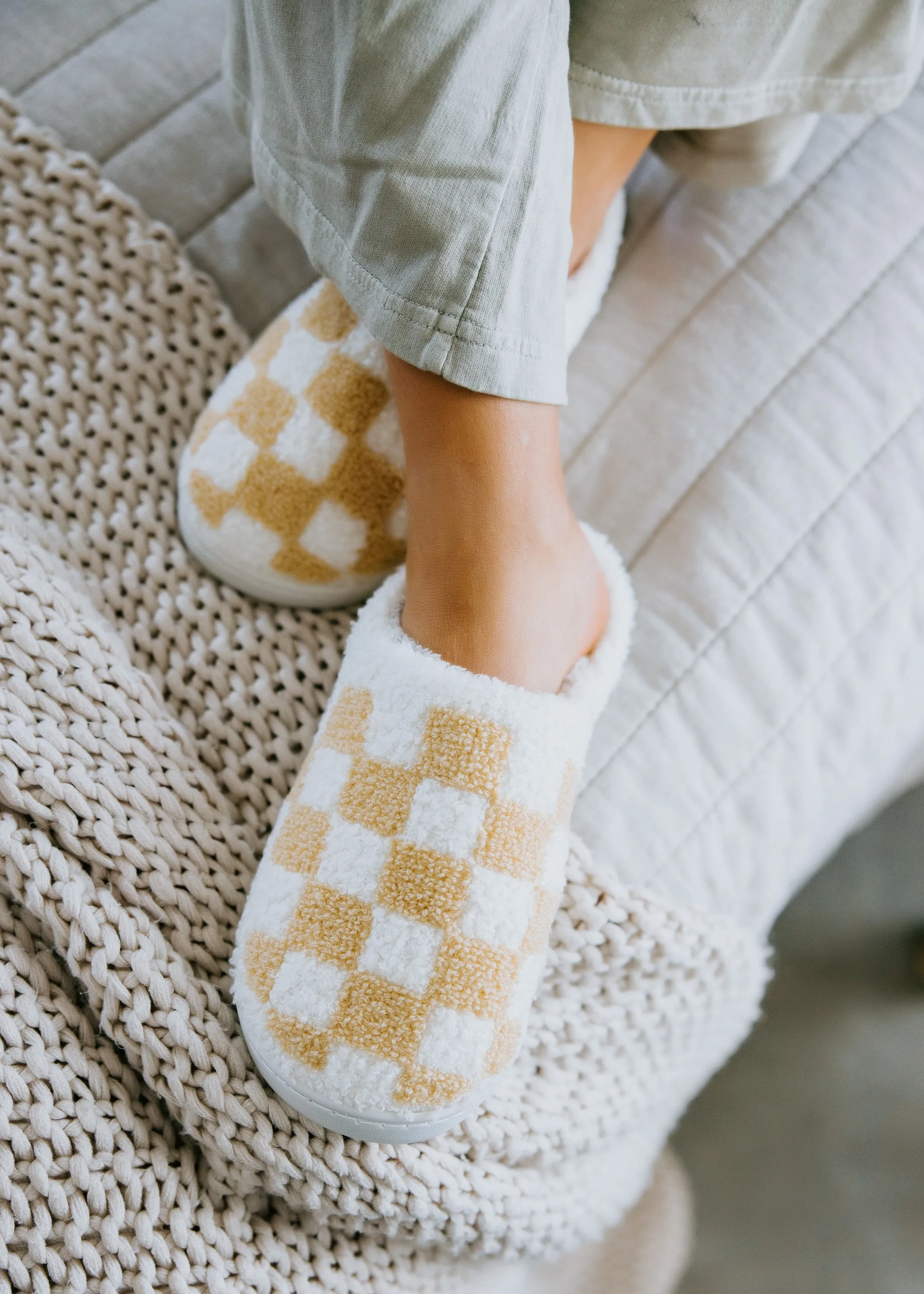 Cozi Checkered Slippers