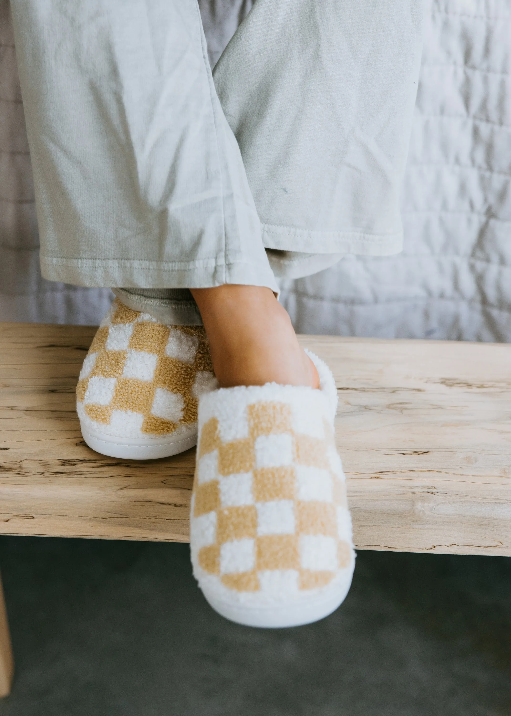 Cozi Checkered Slippers