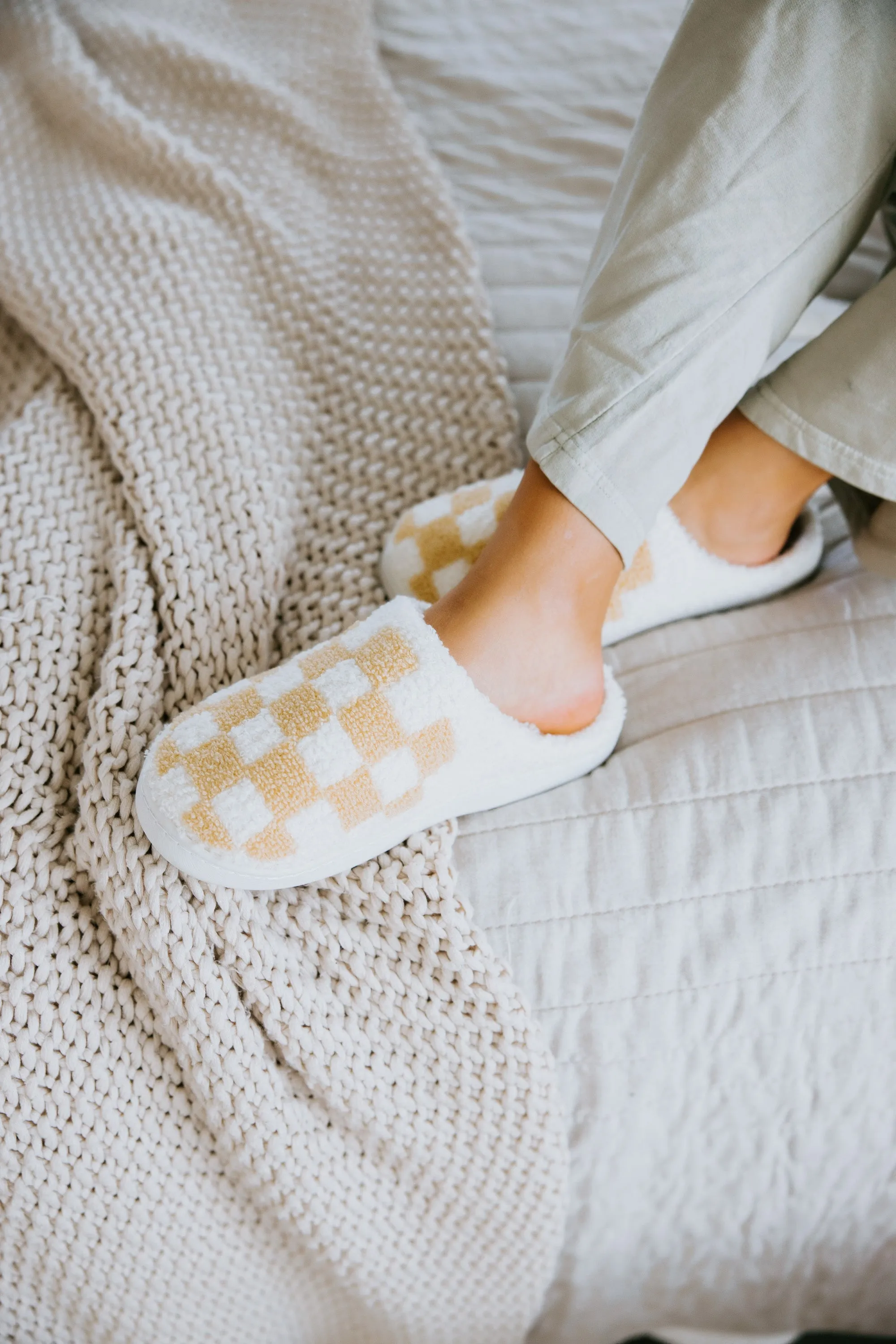 Cozi Checkered Slippers