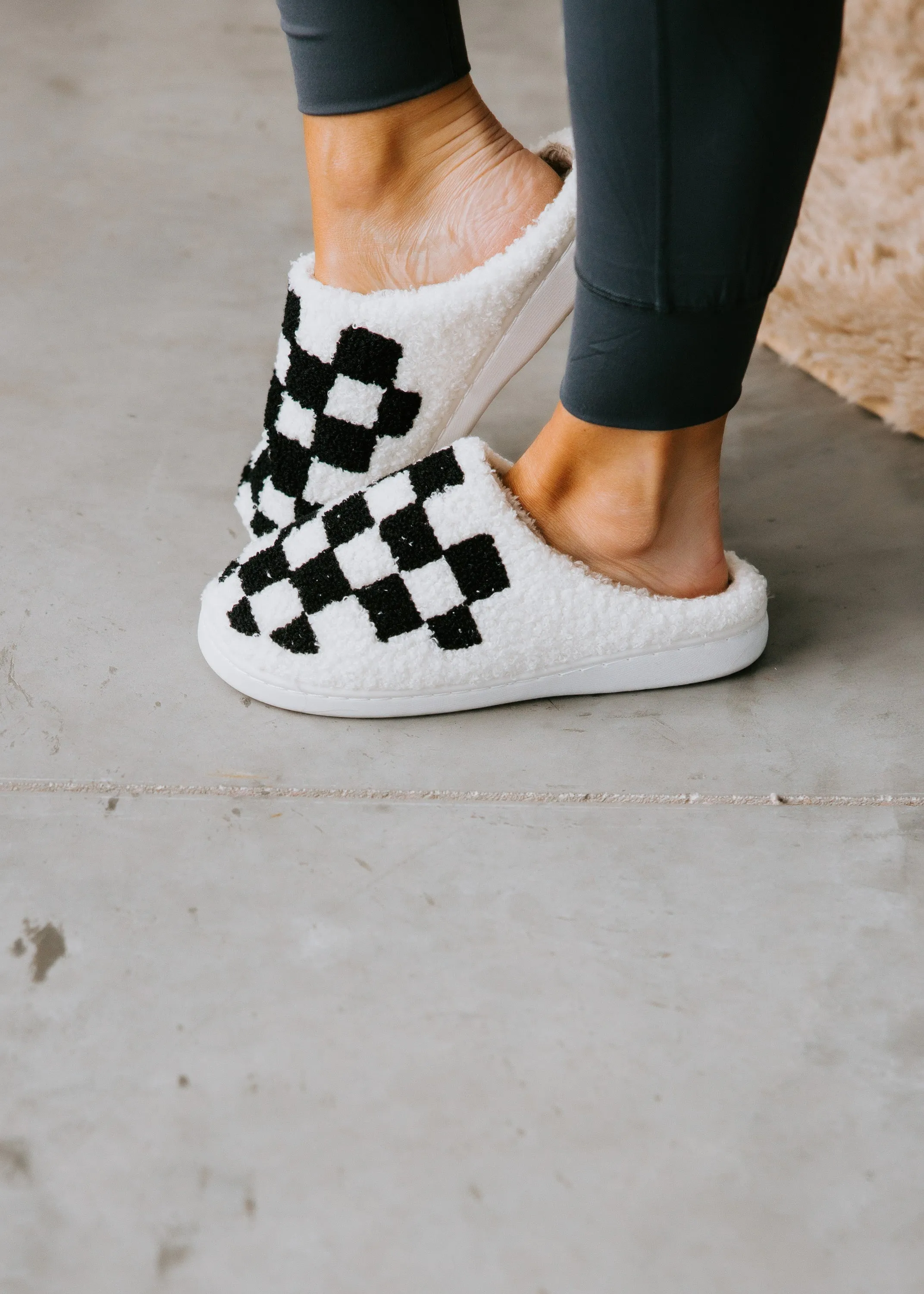 Cozi Checkered Slippers