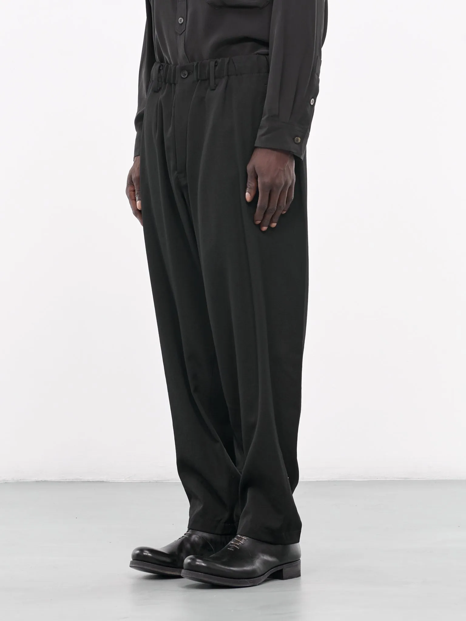 Gabardine U-W Stitch Trousers (H0-P08-100-BLACK)