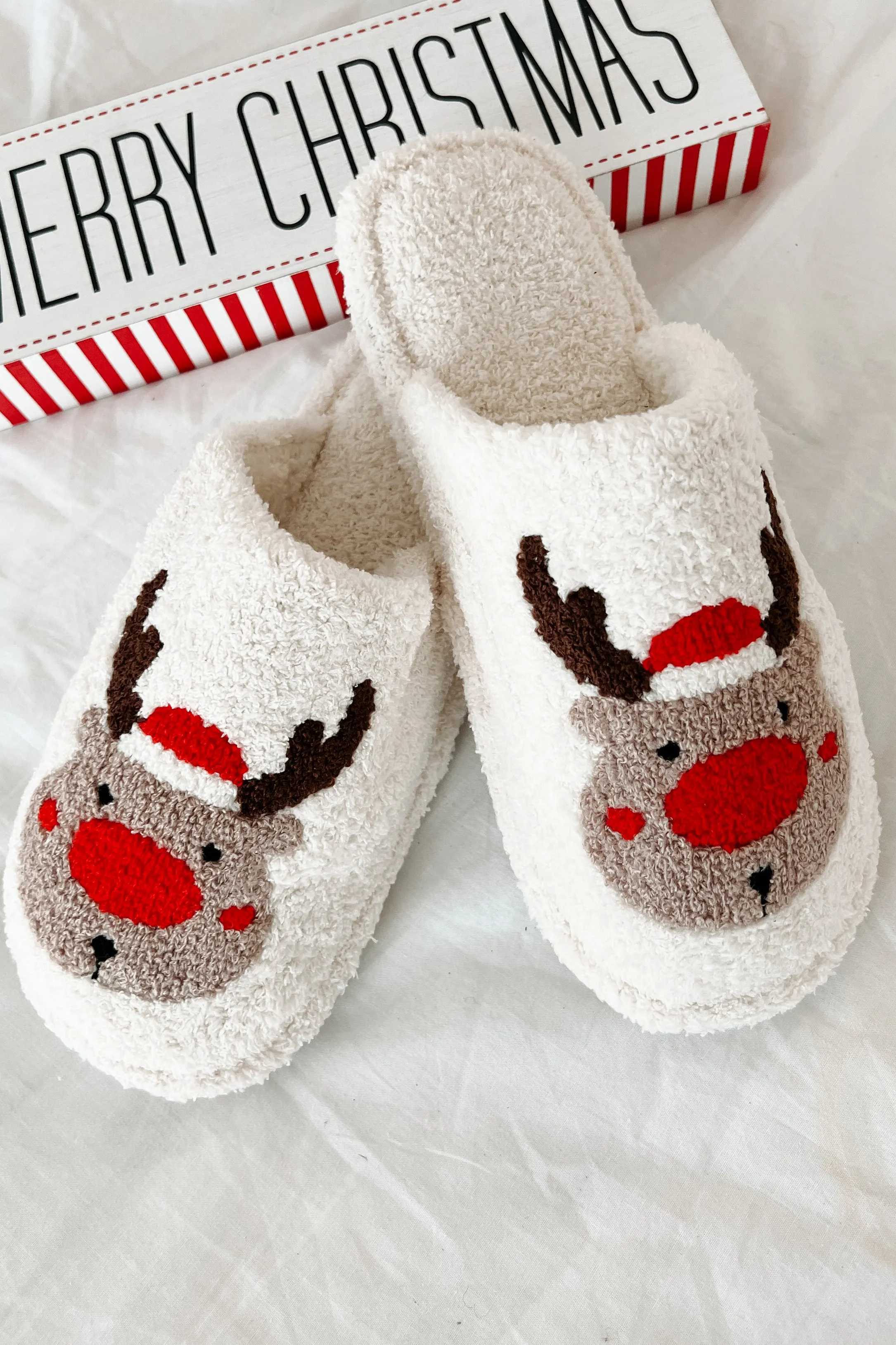 Hey Rudolph Fuzzy Reindeer Slippers (White/Reindeer)