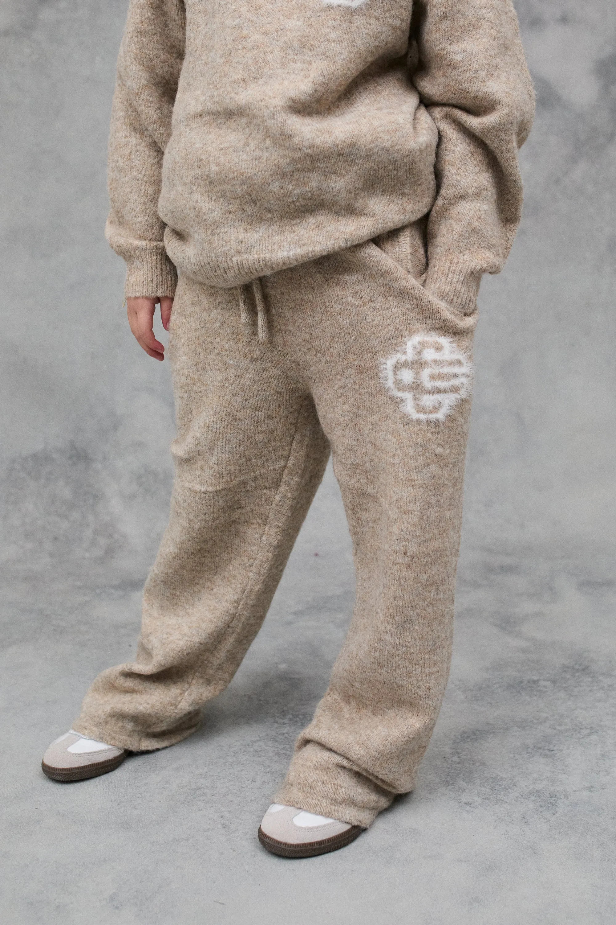 JNR FLUFFY KNIT EMBLEM JOGGERS - BEIGE