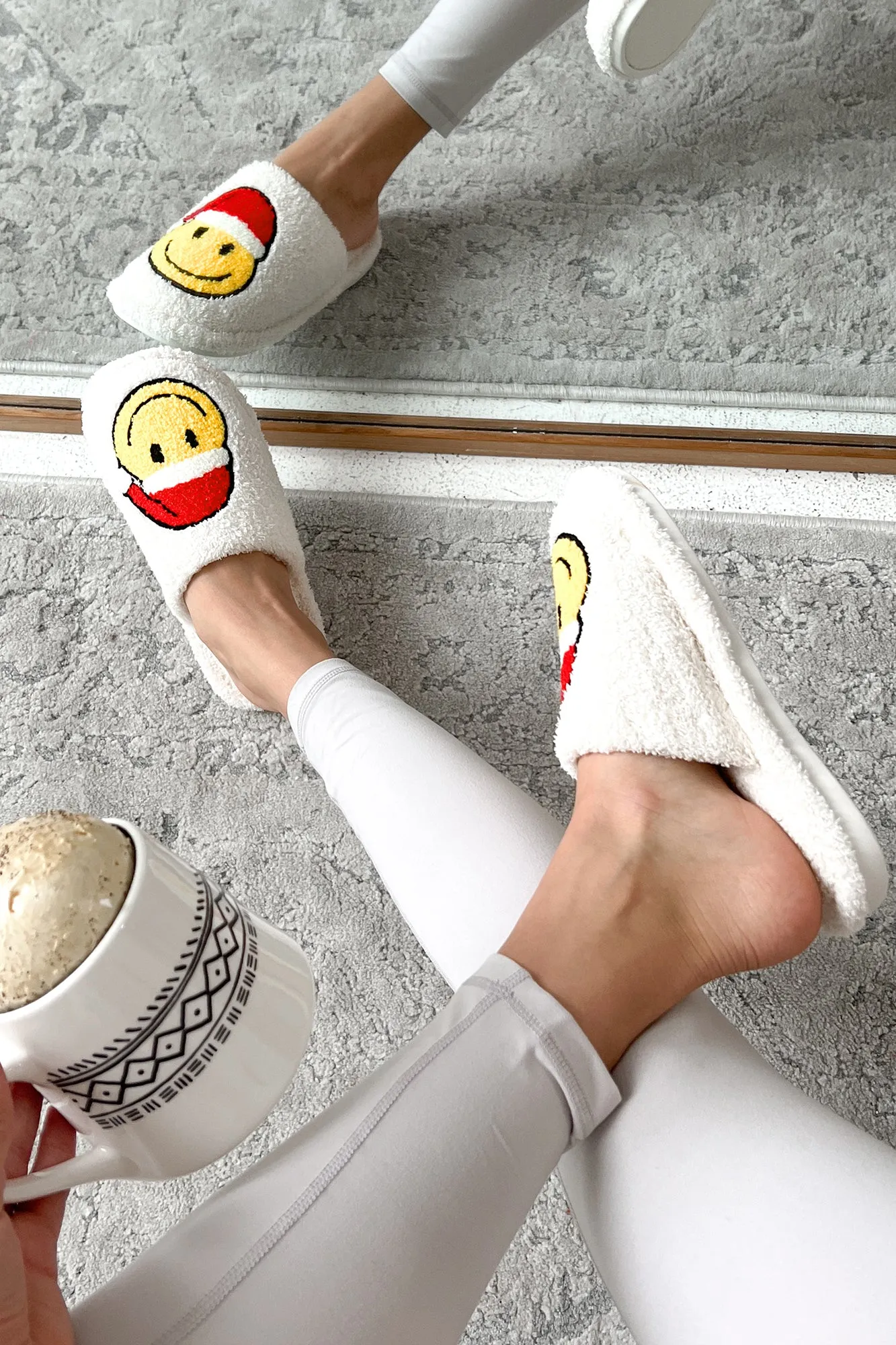 Jolly For The Holidays Fuzzy Santa Smile Slippers (White/Santa)