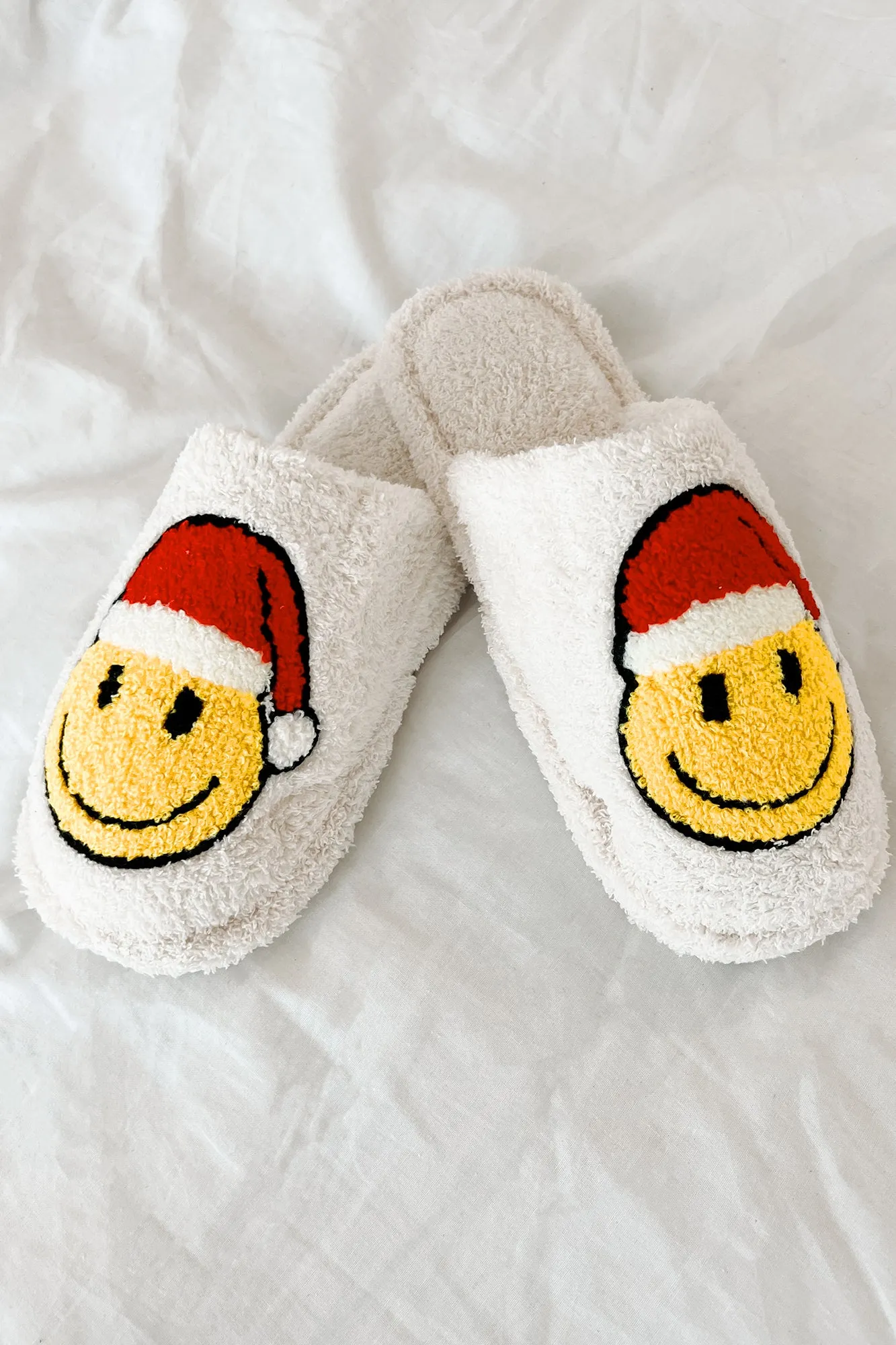 Jolly For The Holidays Fuzzy Santa Smile Slippers (White/Santa)