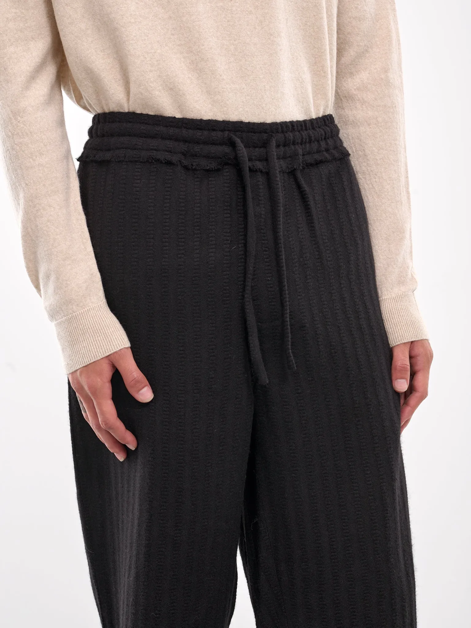 Norlha Cropped Trousers (AIR04P104-BLACK)