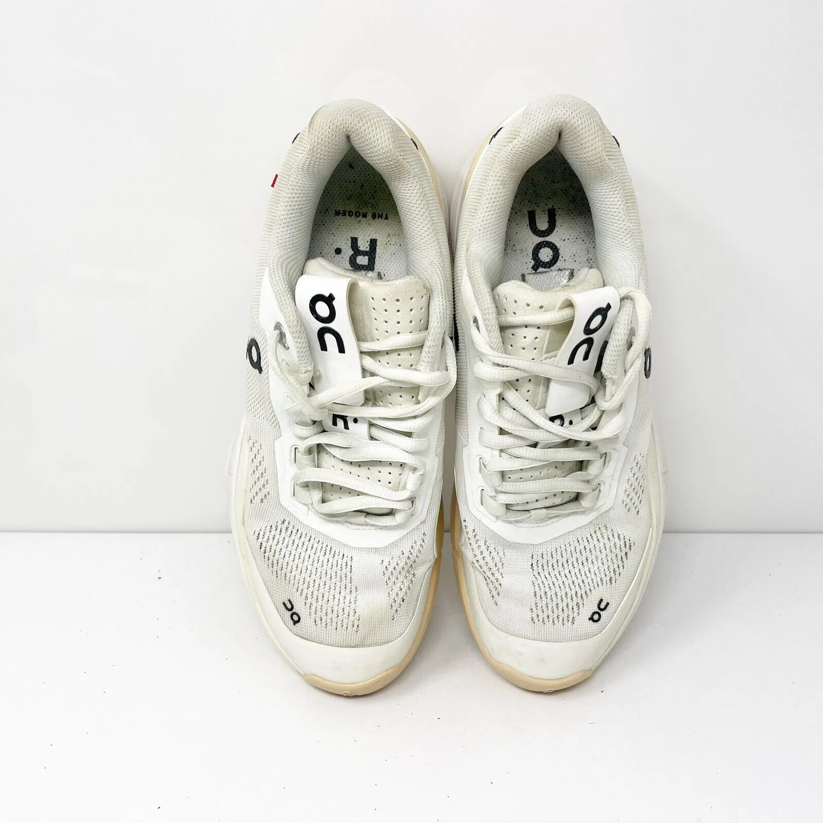 On Womens The Roger Pro White Running Shoes Sneakers Size 8.5