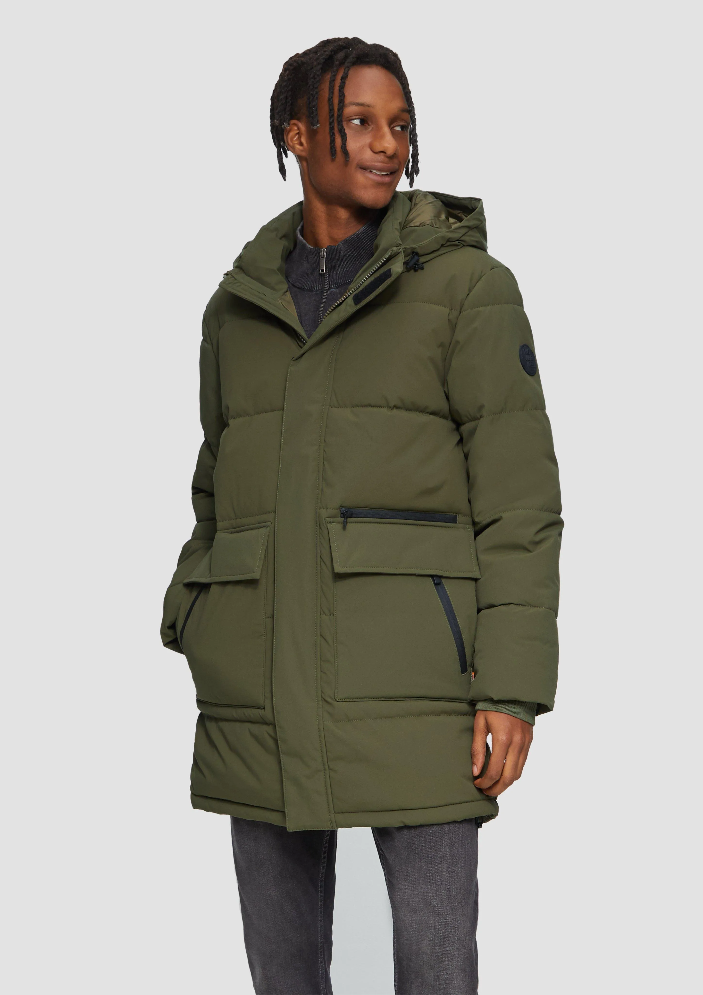 Quilted parka with a hood and an inner collar