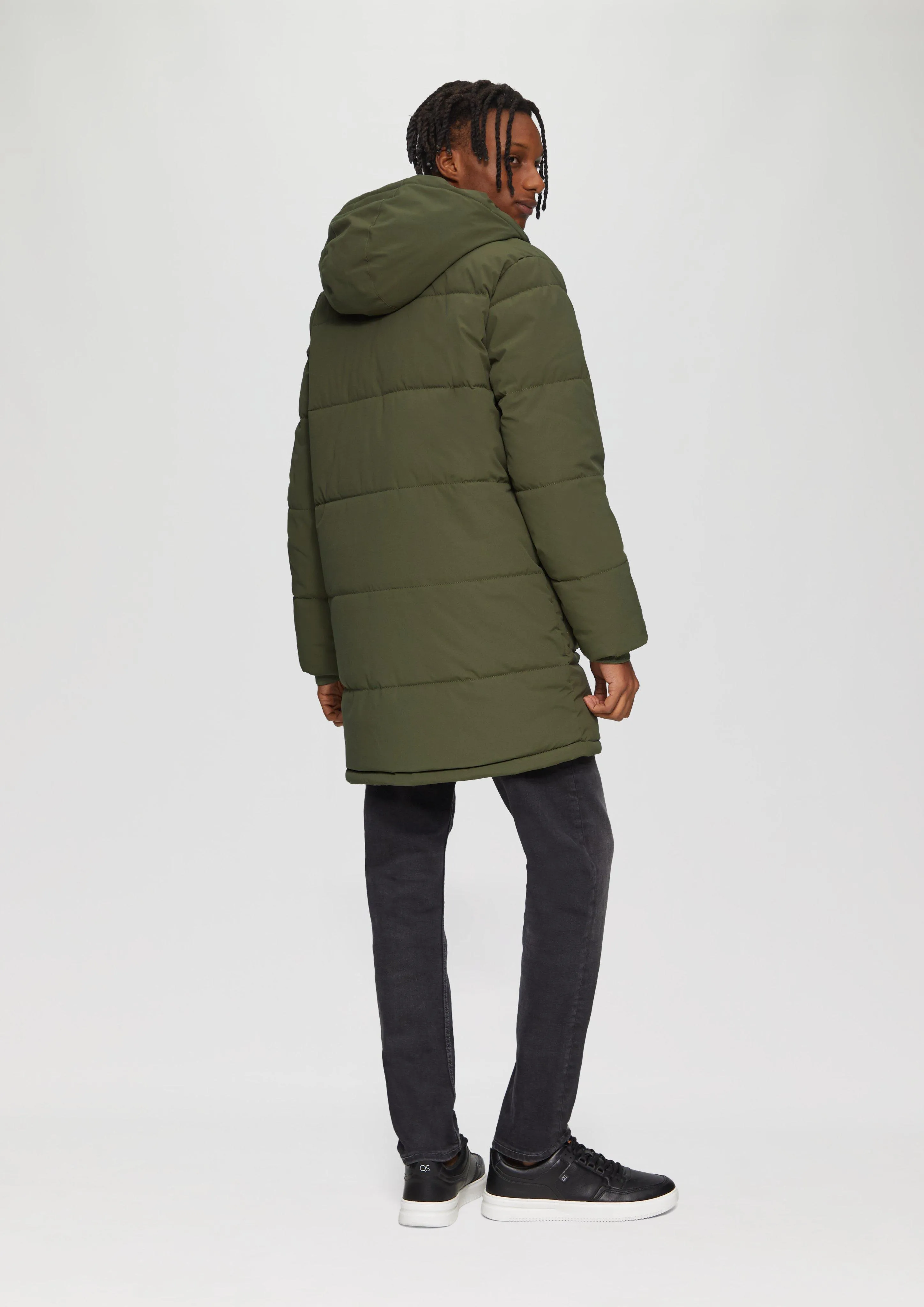 Quilted parka with a hood and an inner collar