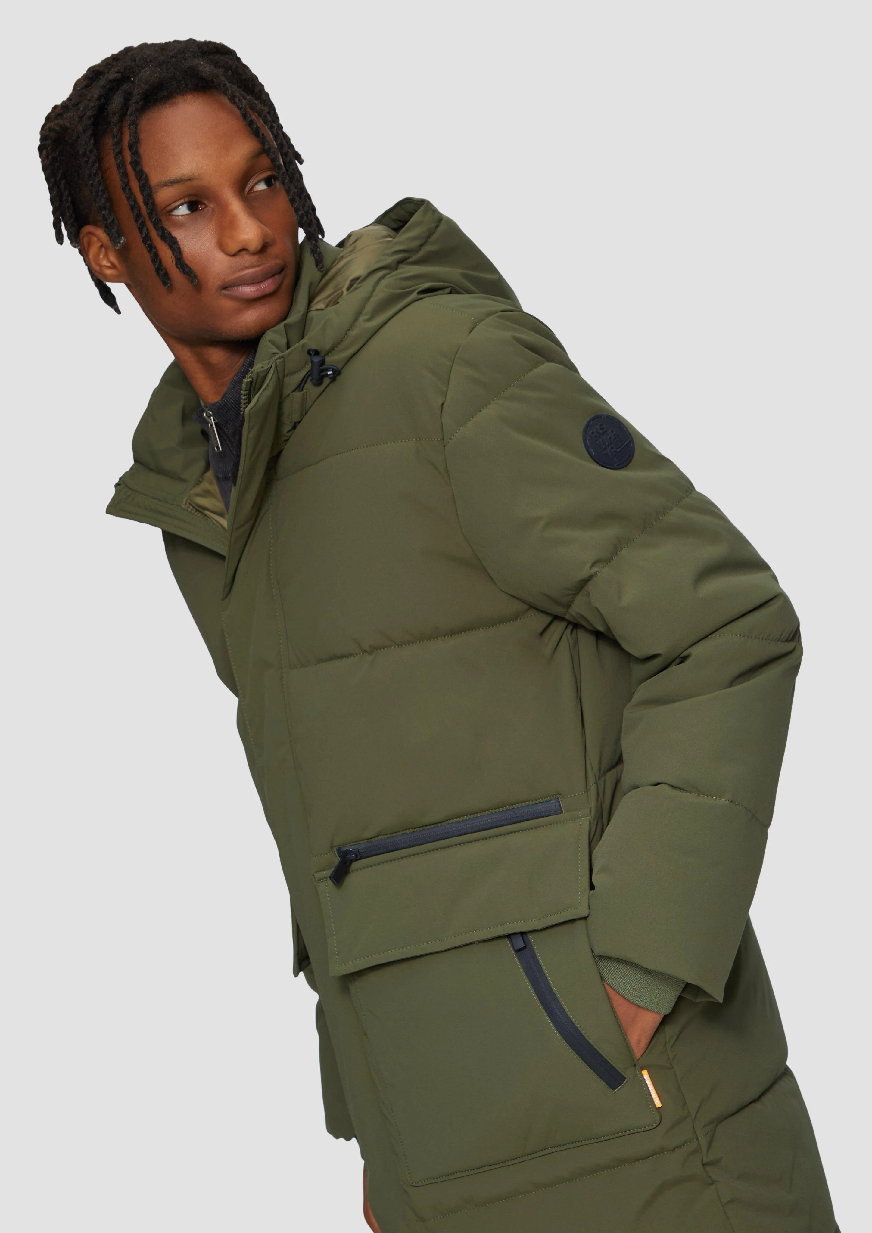 Quilted parka with a hood and an inner collar