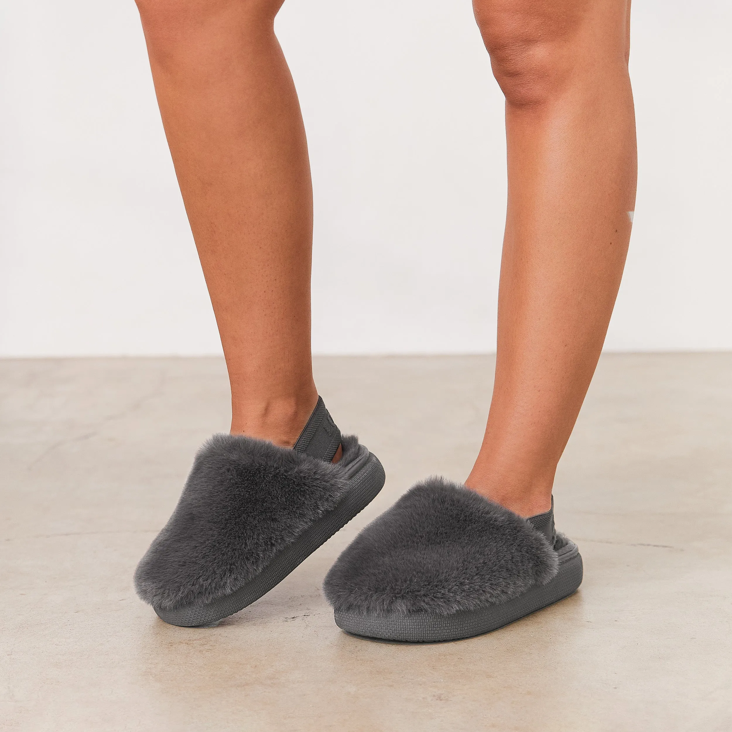 Signature Slippers in Charcoal