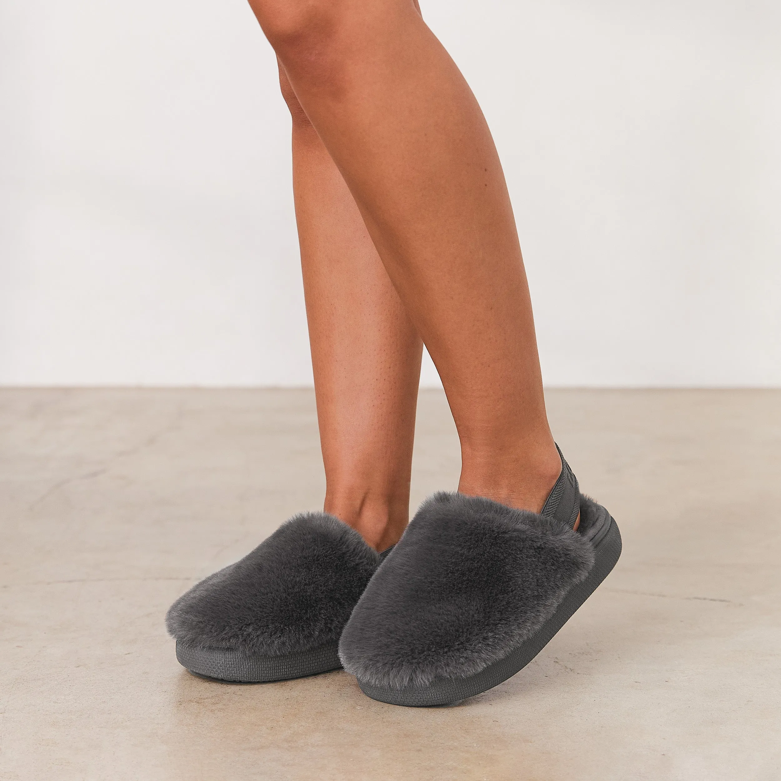 Signature Slippers in Charcoal