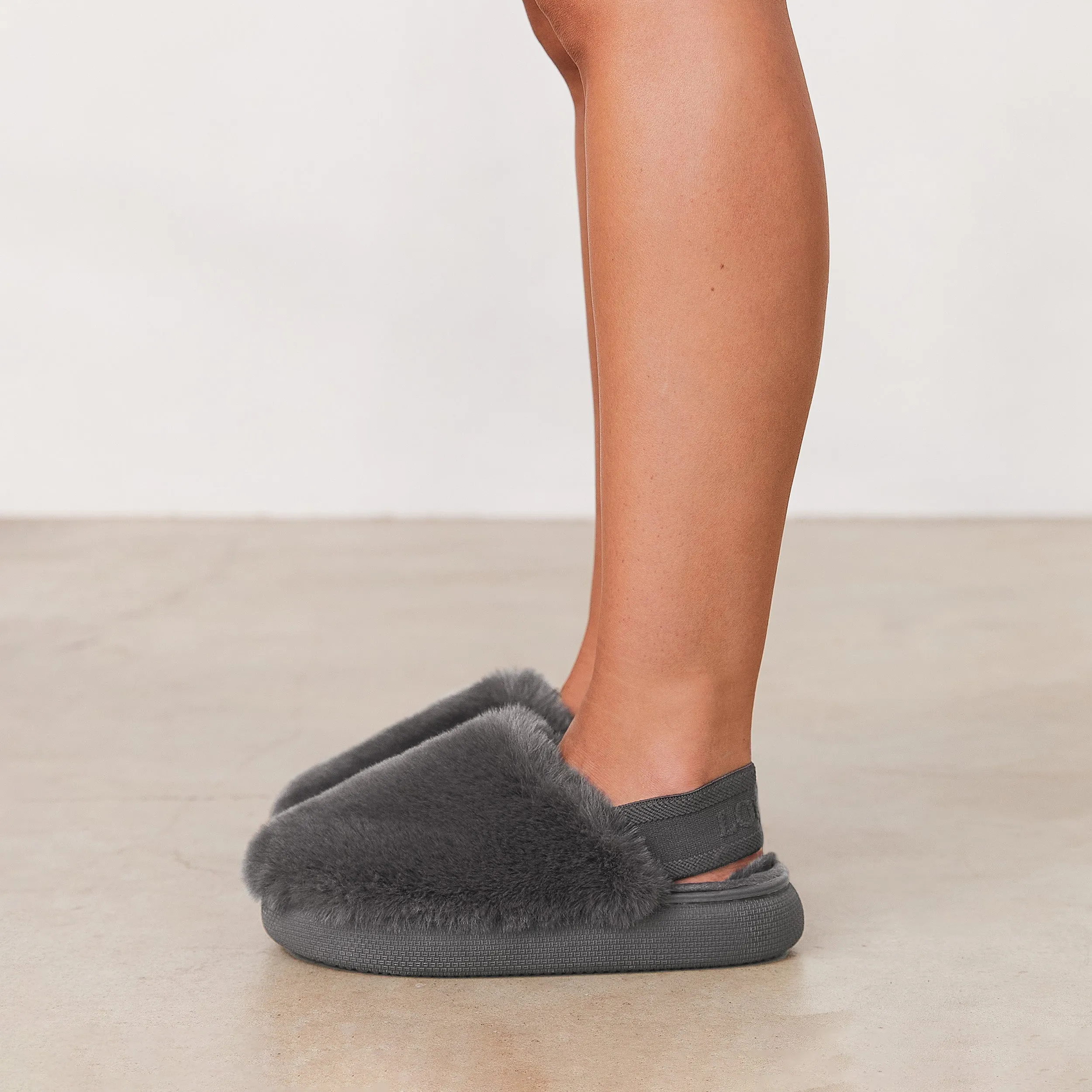 Signature Slippers in Charcoal