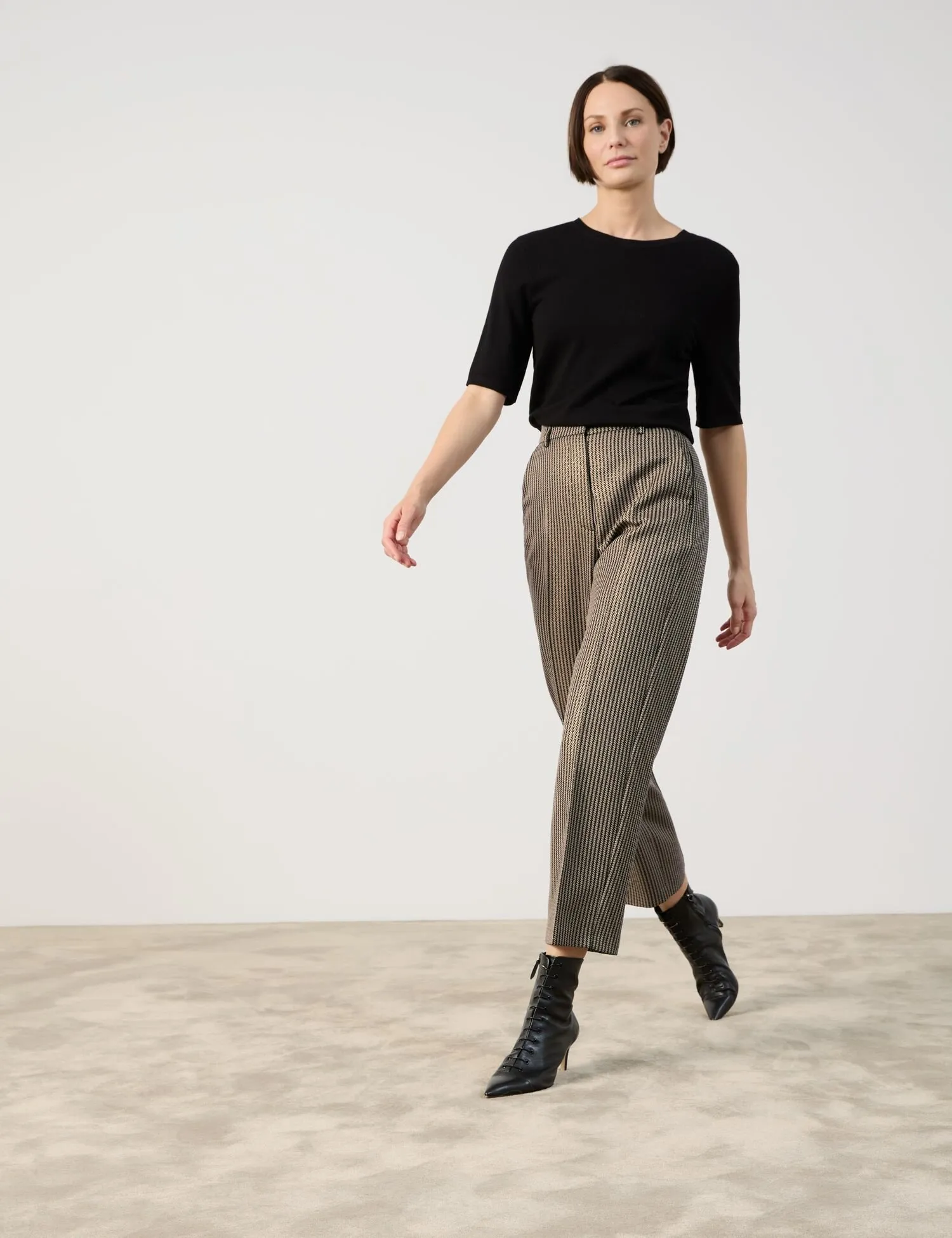 Smart 7/8-length trousers, Straight Fit