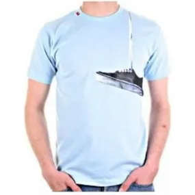 Sneakers short sleeve t-shirt