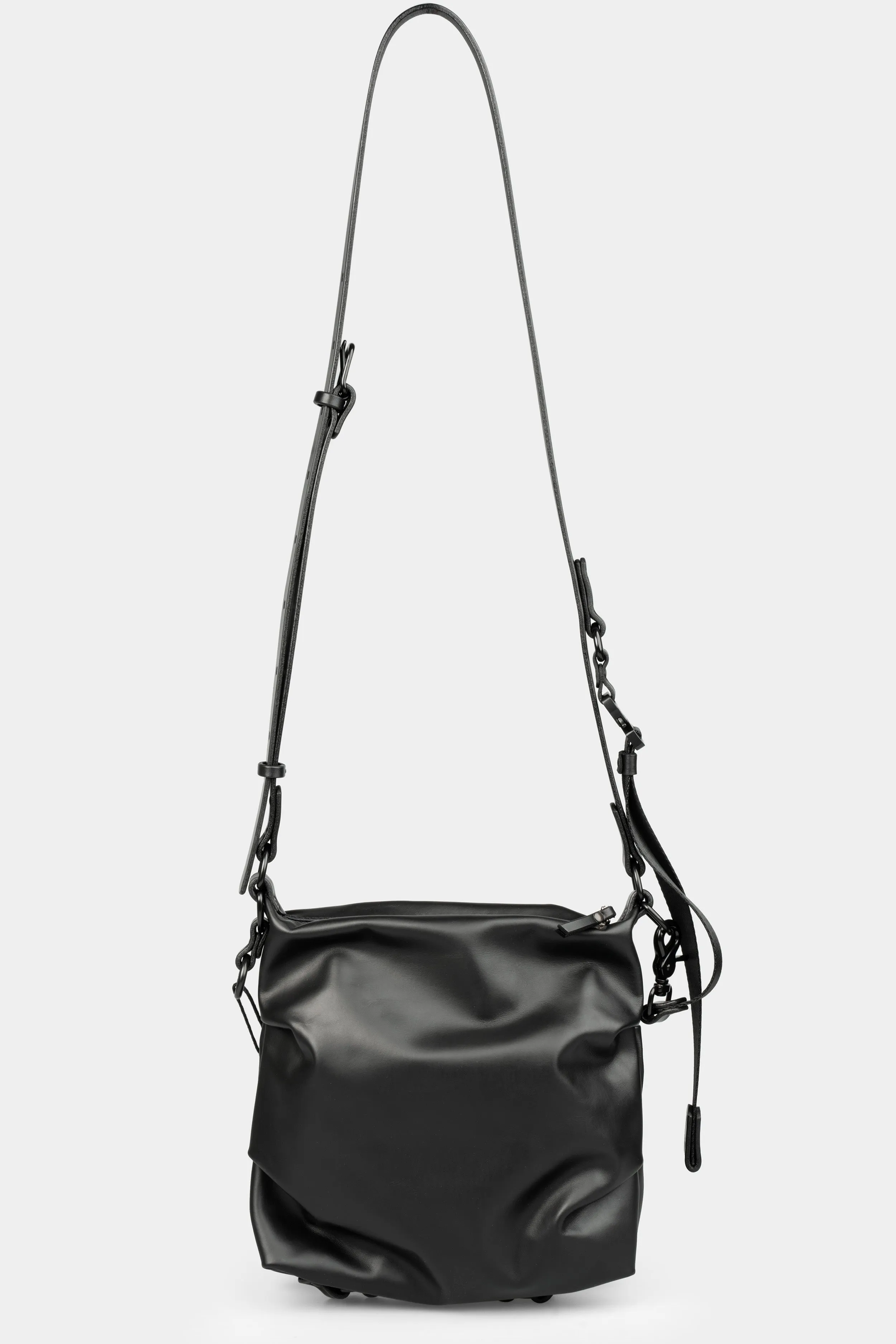 Sung horse leather shoulder bag