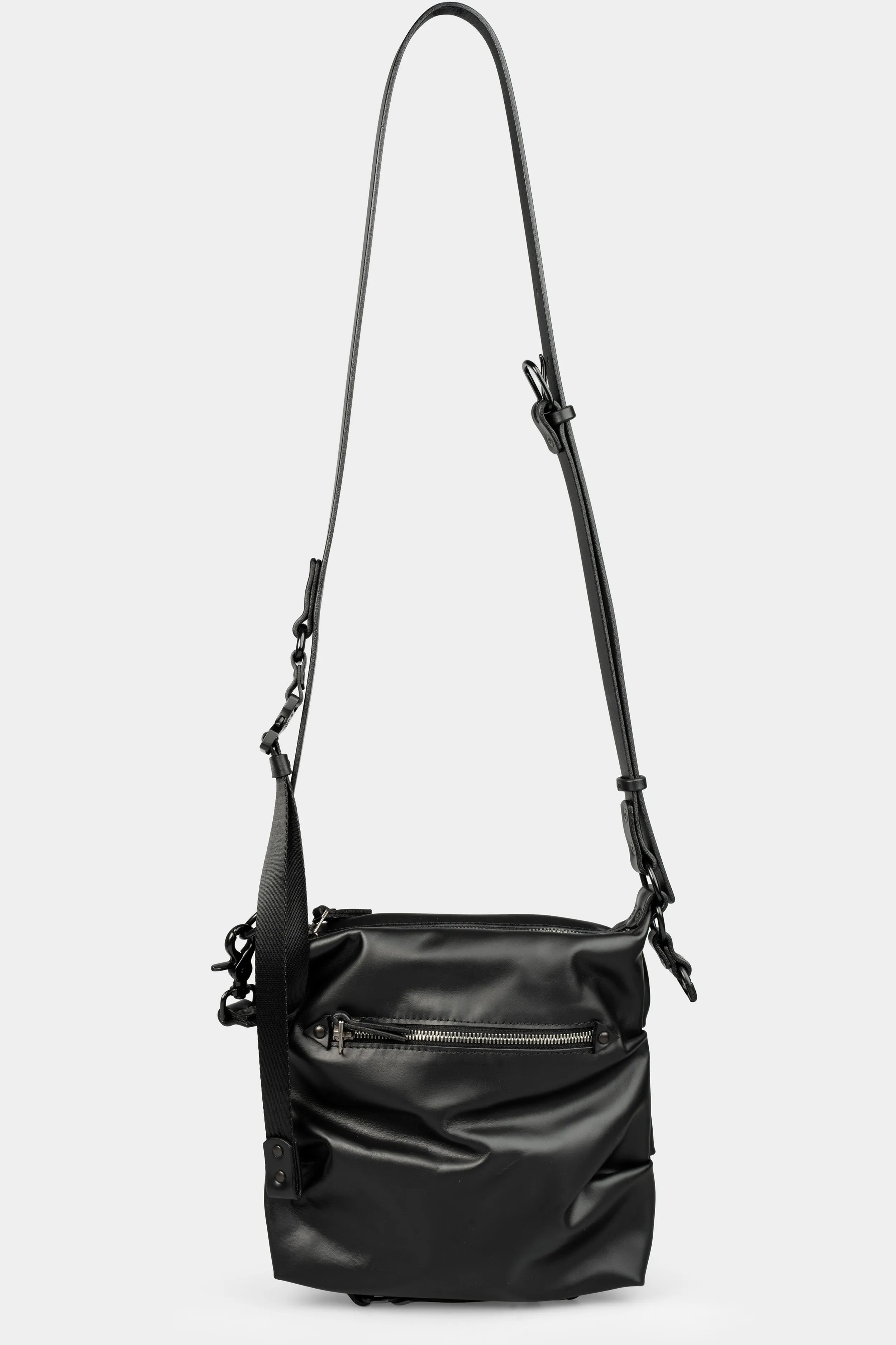 Sung horse leather shoulder bag