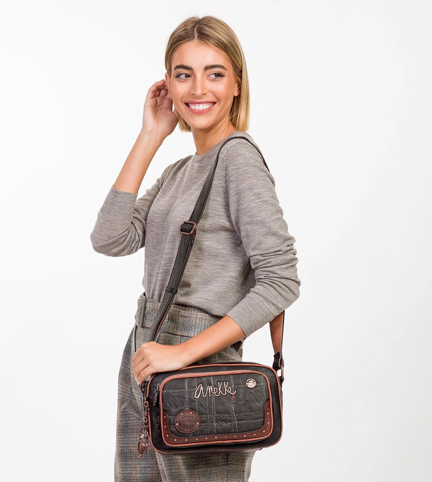 Wild shoulder bag with front pocket